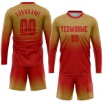 Maillot de football personnalisé à manches longues, imprimé par sublimation, couleur or rouge vieilli Maillot de football personnalisé à manches longues, imprimé par sublimation, couleur or rouge vieilli